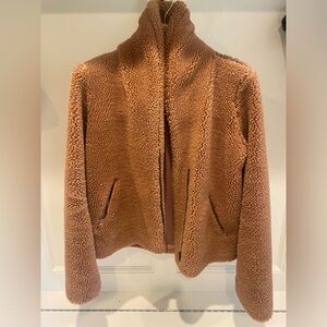 Alo Yoga cozy sherpa jacket